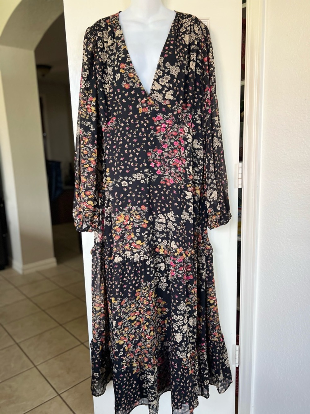 NWT Black Floral Chiffon V-Neck Long Sleeve Maxi Dress - Picture 4 of 14